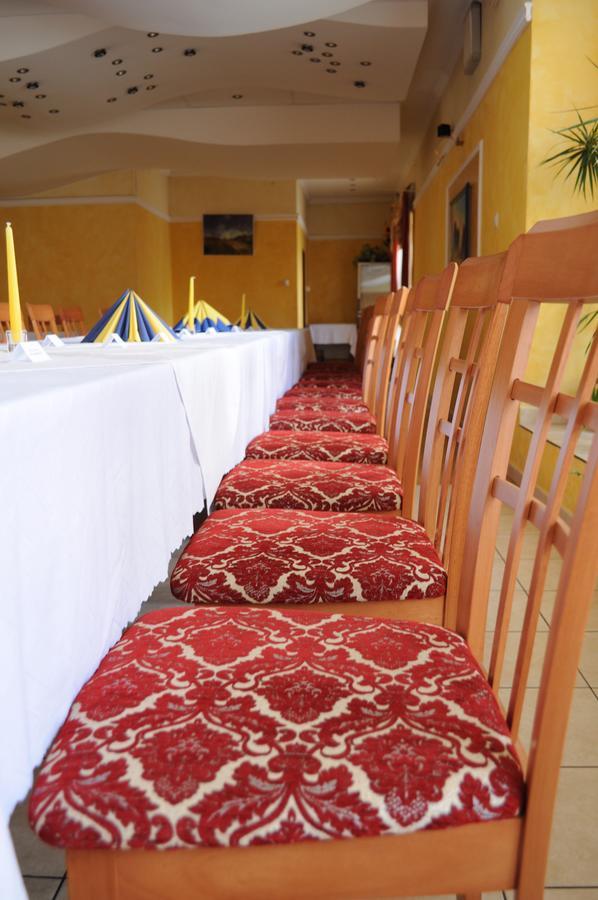 Hotel Mladost Lipany 外观 照片