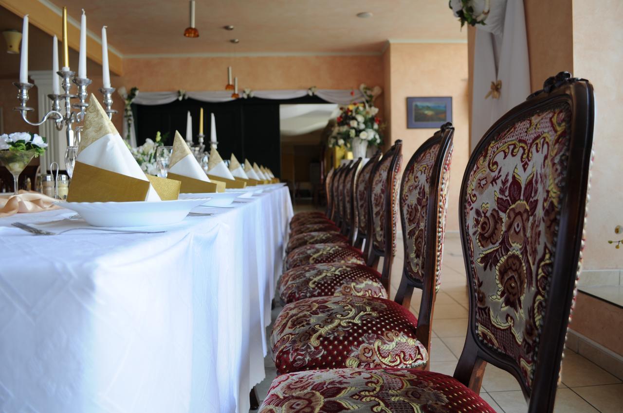 Hotel Mladost Lipany 外观 照片