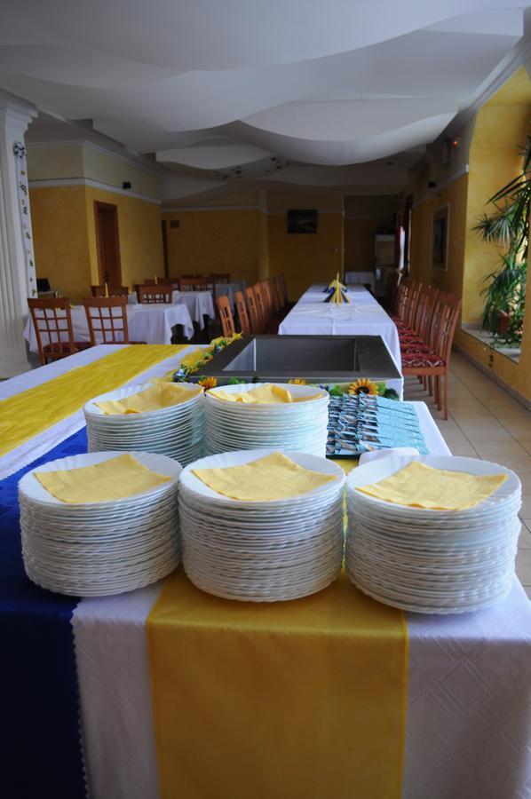 Hotel Mladost Lipany 外观 照片