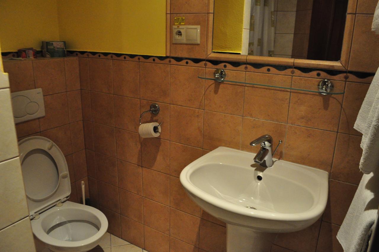 Hotel Mladost Lipany 外观 照片