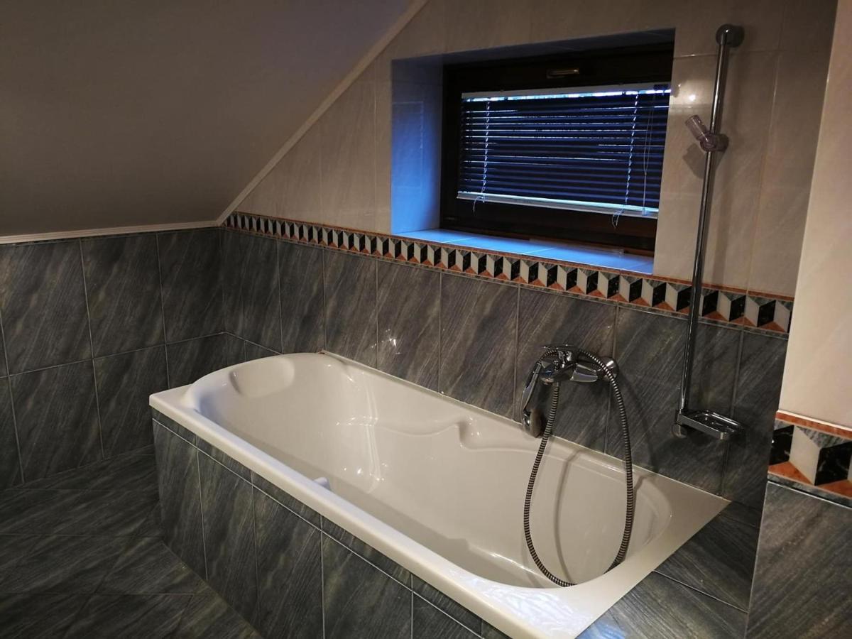 Hotel Mladost Lipany 外观 照片