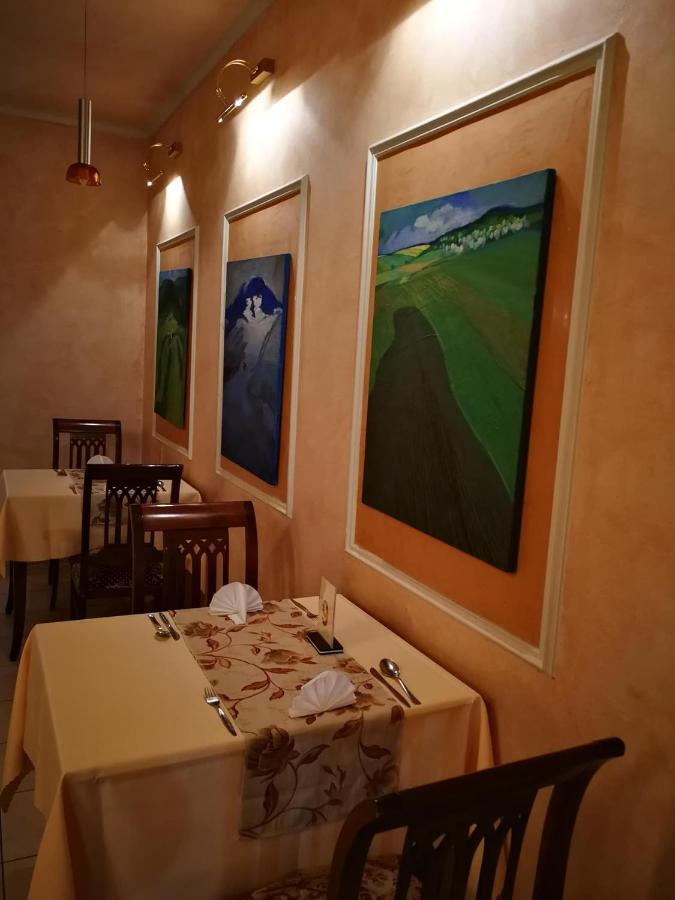 Hotel Mladost Lipany 外观 照片