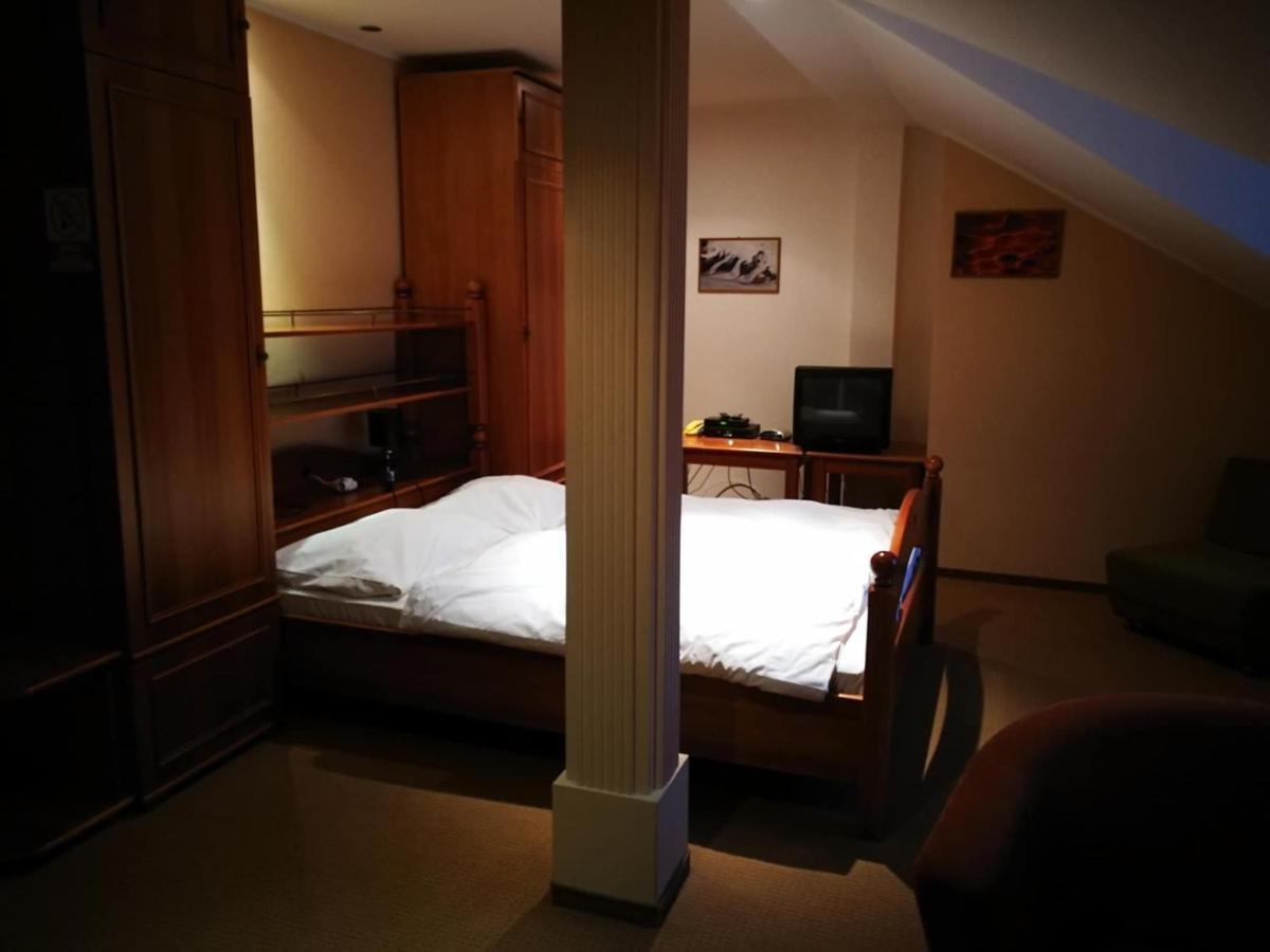 Hotel Mladost Lipany 外观 照片