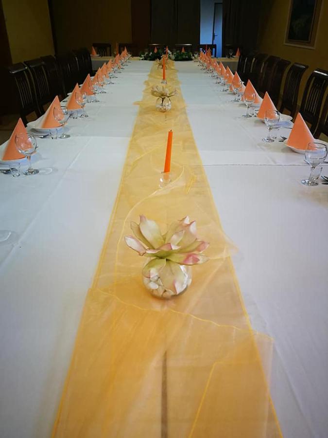 Hotel Mladost Lipany 外观 照片
