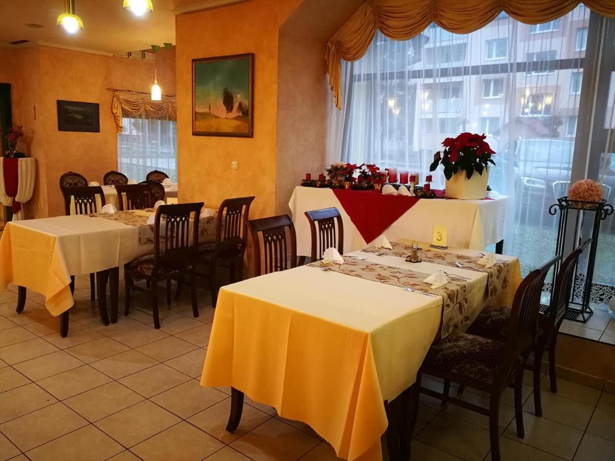 Hotel Mladost Lipany 外观 照片