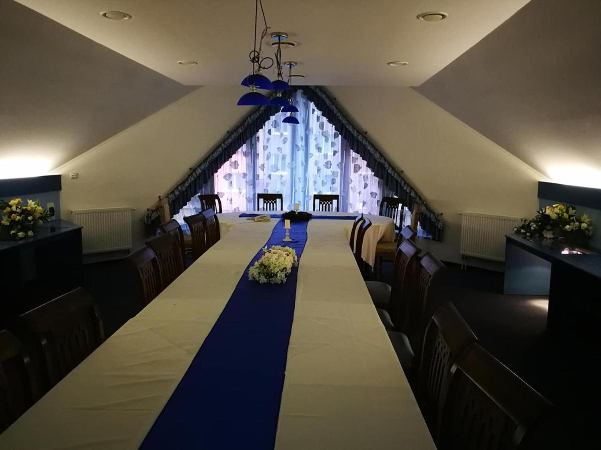 Hotel Mladost Lipany 外观 照片