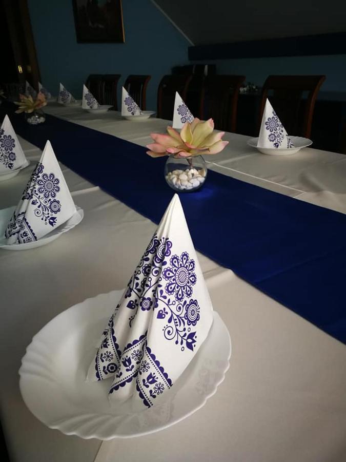 Hotel Mladost Lipany 外观 照片