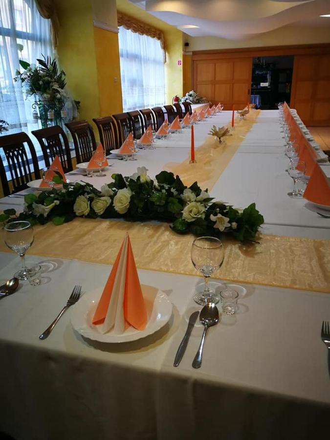 Hotel Mladost Lipany 外观 照片