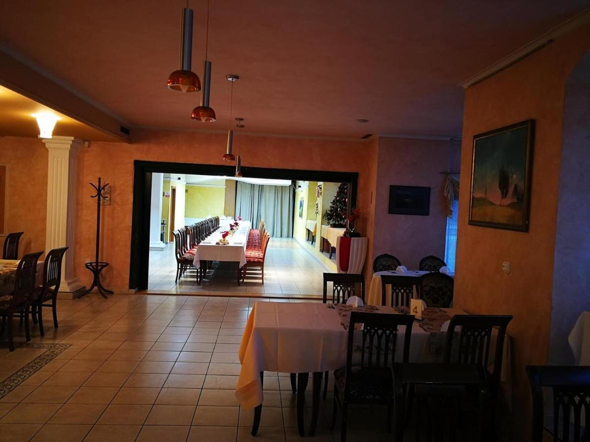 Hotel Mladost Lipany 外观 照片
