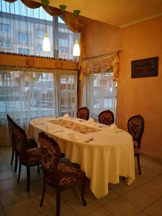 Hotel Mladost Lipany 外观 照片