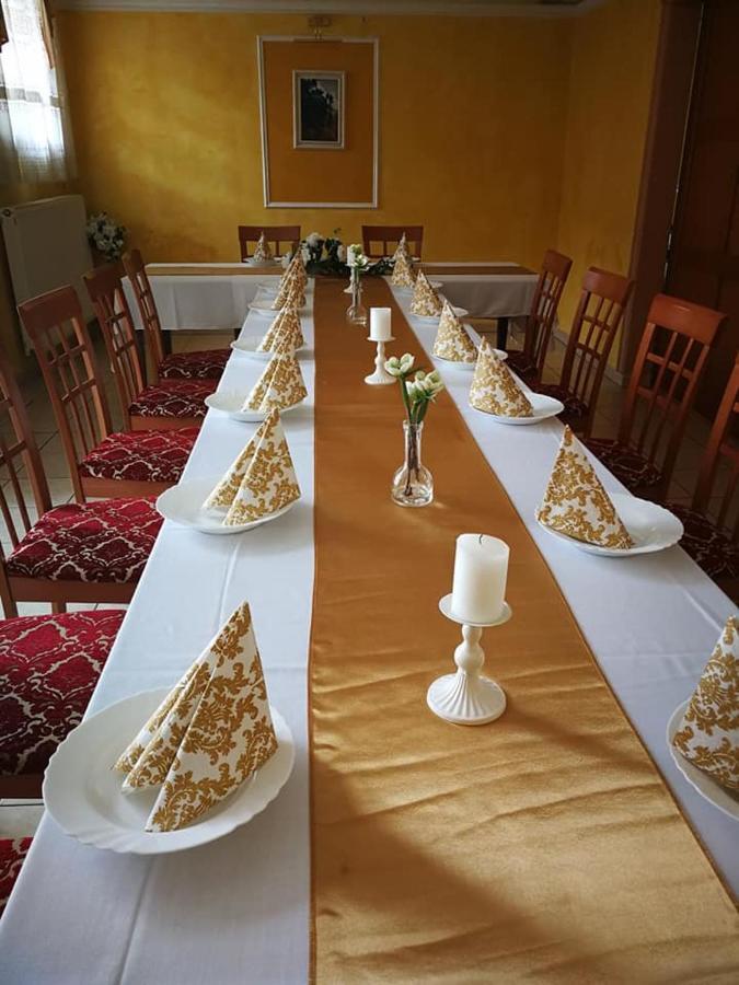 Hotel Mladost Lipany 外观 照片