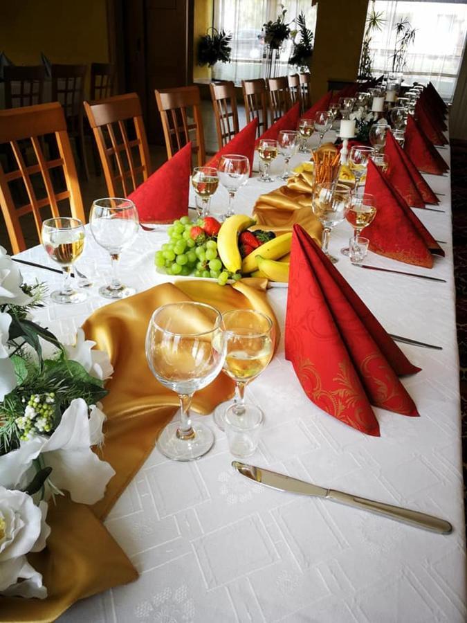 Hotel Mladost Lipany 外观 照片