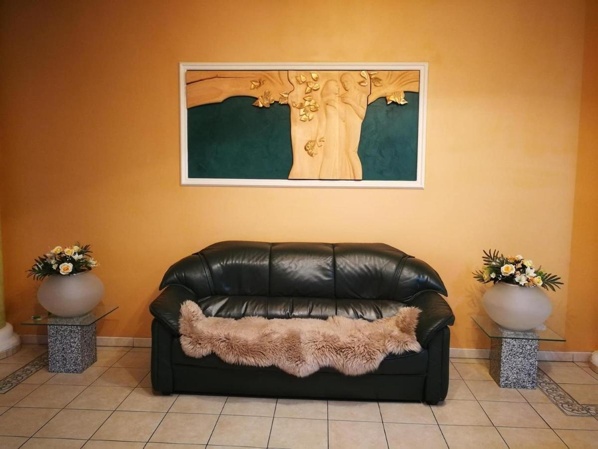 Hotel Mladost Lipany 外观 照片