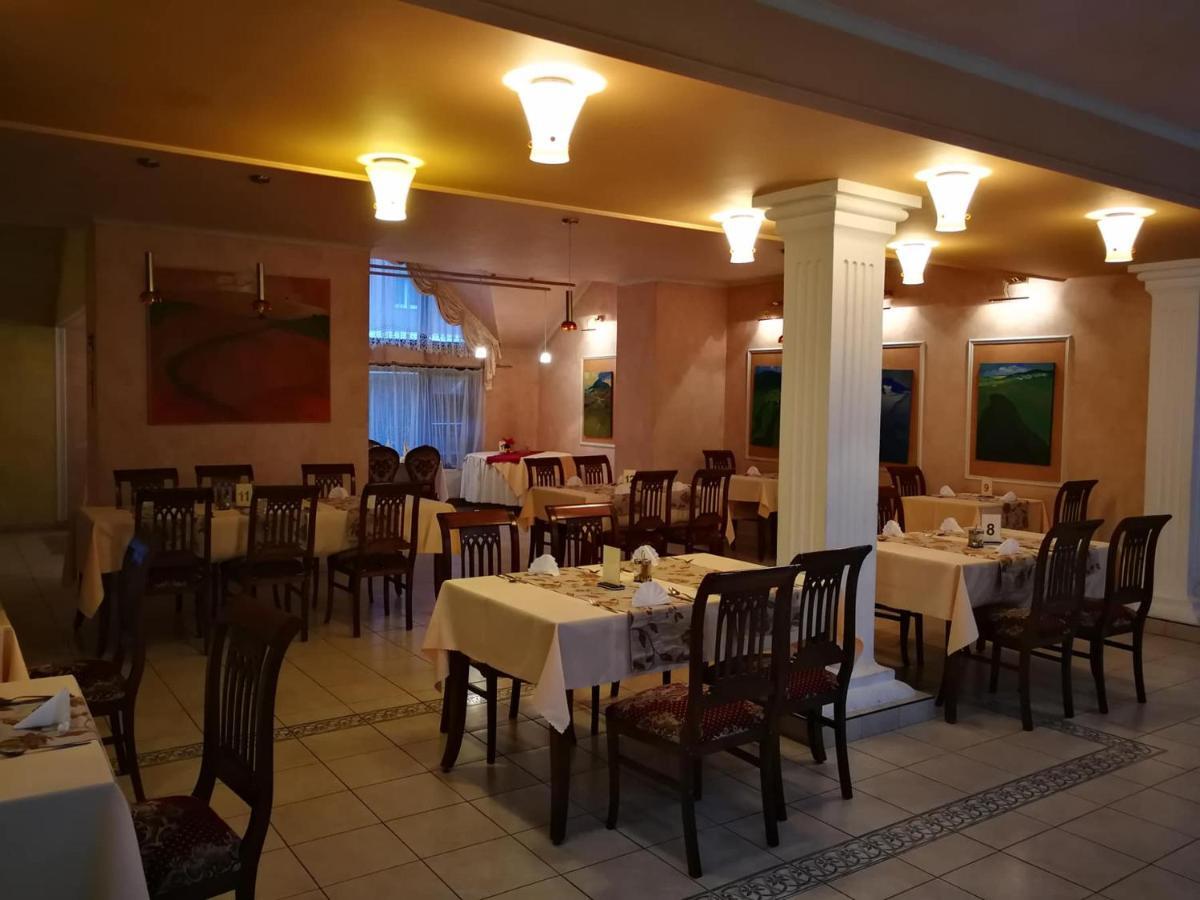 Hotel Mladost Lipany 外观 照片